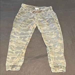 Bella Dahl Camo Jogger Pants